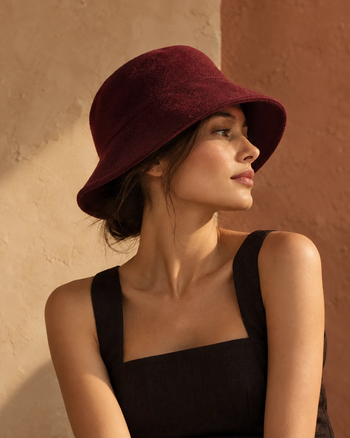 Woman wearing a burgundy bucket hat